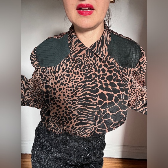 80s/90s Animal print black and brown long sleeve button up. Size 11/12 - Picture 4 of 7
